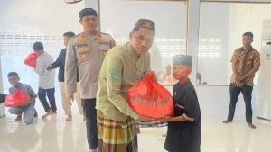 Kapolres Pohuwato Bagi Bantuan Sembako ke Anak Yatim Munzalan