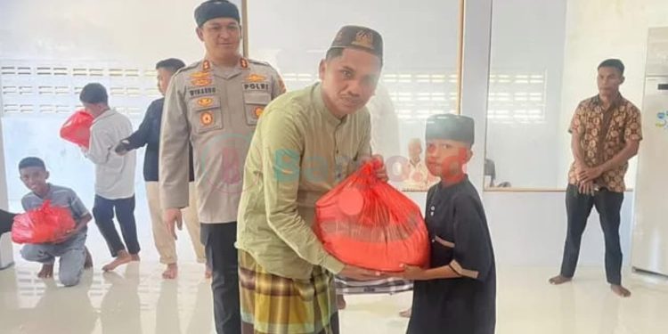 Kapolres Pohuwato Bagi Bantuan Sembako ke Anak Yatim Munzalan
