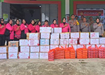 Ketua Bhayangkari Pohuwato Serahkan Bantuan Sosial di Bone Bolango