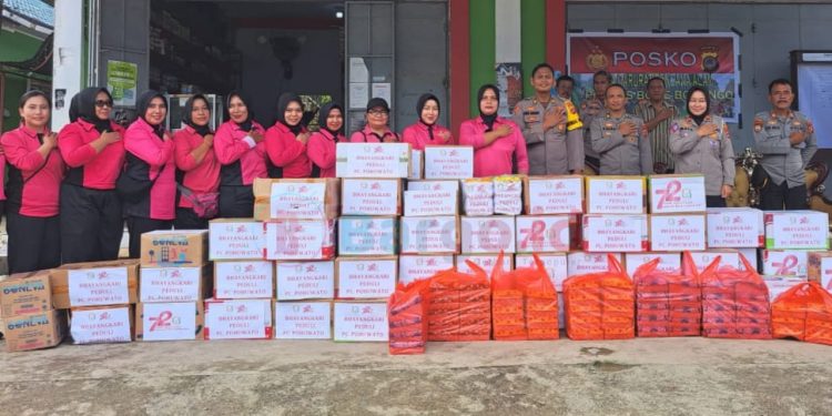 Ketua Bhayangkari Pohuwato Serahkan Bantuan Sosial di Bone Bolango