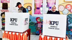 Bupati Pohuwato Salurkan Hak Suaranya di TPS 03 Sipatana-Buntulia