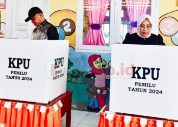 Bupati Pohuwato Salurkan Hak Suaranya di TPS 03 Sipatana-Buntulia