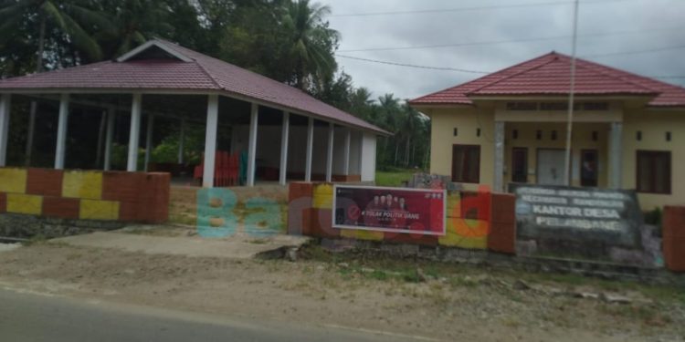 Proyek Aula Kantor Desa Pelambane Disorot, Warga: Anggaran dan hasil bangunan sangat tidak rasional