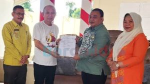 Terima SK Pemberhentian dan Pengangkatan Anggota DPRD Periode 2024-2029, Bupati Saipul: Semoga Lancar