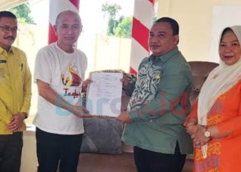 Terima SK Pemberhentian dan Pengangkatan Anggota DPRD Periode 2024-2029, Bupati Saipul: Semoga Lancar