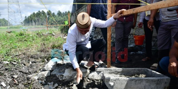 Bupati Pohuwato Letakkan Batu Pertama Pembangunan Masjid Al-Hidayah di Dusun Wawohu