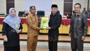 Di Rapat Paripurna DPRD Pohuwato, Bupati Saipul Serahkan Dokumen Perubahan APBD 2024