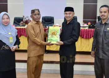 Di Rapat Paripurna DPRD Pohuwato, Bupati Saipul Serahkan Dokumen Perubahan APBD 2024
