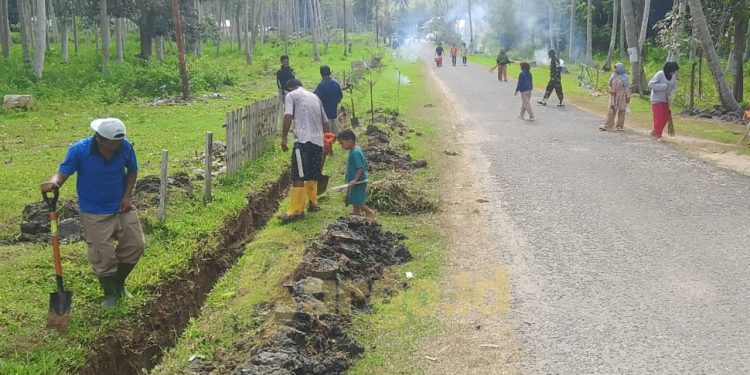 Pemdes Bulangita-Marisa Gerak Cepat Perbaiki Saluran Drainase Tersumbat