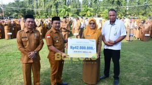 Pj Bupati Boalemo Sherman Moridu Serahkan Santunan BPJS dan Tekankan Kedisiplinan ASN