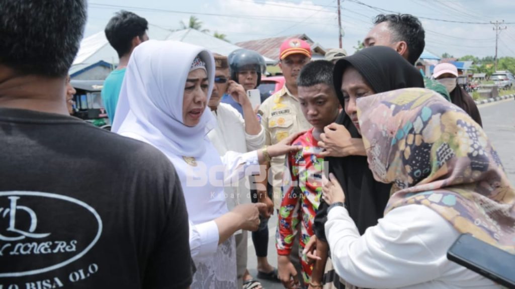Plt Bupati Pohuwato Tinjau Lokasi Kebakaran, Dua Rumah Warga dan Kantor PDAM Rusak Parah