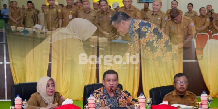 Plt Bupati Suharsi Igirisa Harapkan Dukungan Syarif Mbuinga untuk Pembangunan Kantor Bupati dan WPR