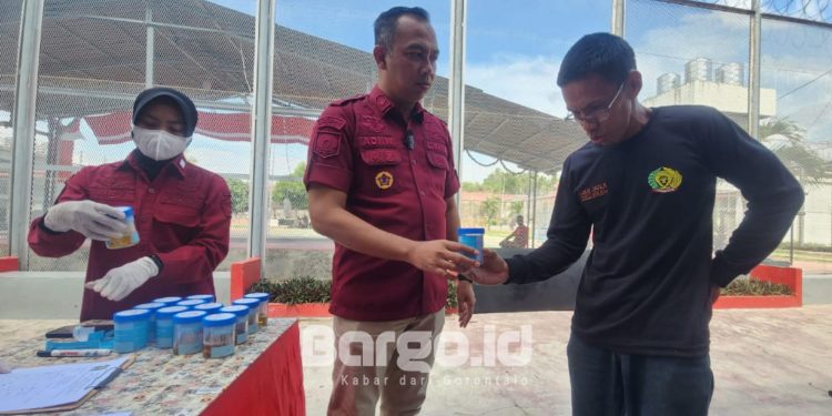 Bersama APH, Lapas Kelas IIB Pohuwato Razia Kamar dan Tes Urine Warga Binaan