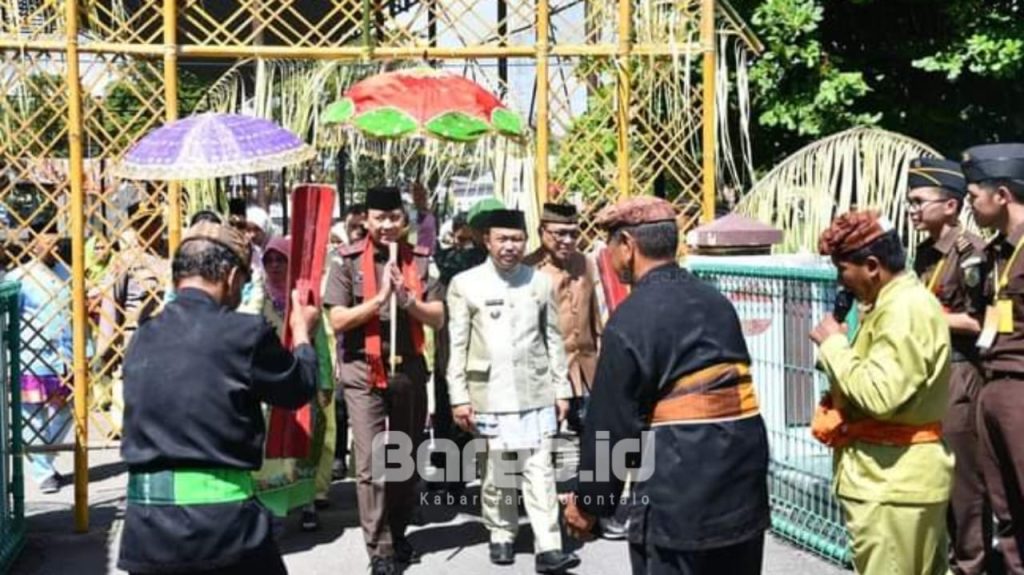 Adat Mopotilolo Warnai Kunjungan Perdana Kajati Gorontalo di Boalemo