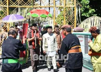 Adat Mopotilolo Warnai Kunjungan Perdana Kajati Gorontalo di Boalemo