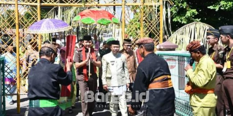 Adat Mopotilolo Warnai Kunjungan Perdana Kajati Gorontalo di Boalemo