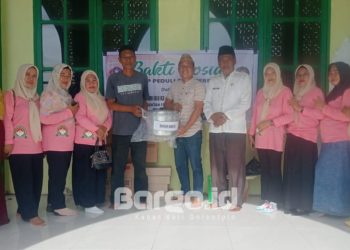 Semarak HUT DWP dan Hari Ibu: Bantuan Sosial untuk Takmirul Masjid Al Munawarah Popayato