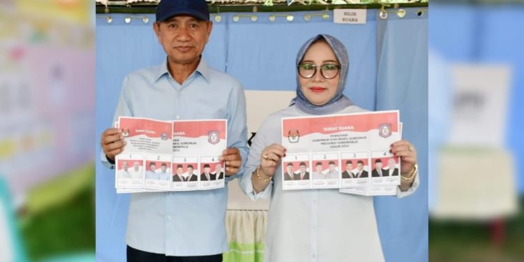 Coblos di TPS 002 Sipatana, Saipul Mbuinga Ajak Warga Pohuwato Sukseskan Pilkada Serentak 2024