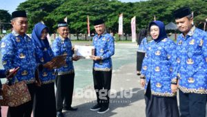 HUT Korpri ke-53, Empat ASN Pohuwato Terima SK Pensiun dari Bupati Saipul