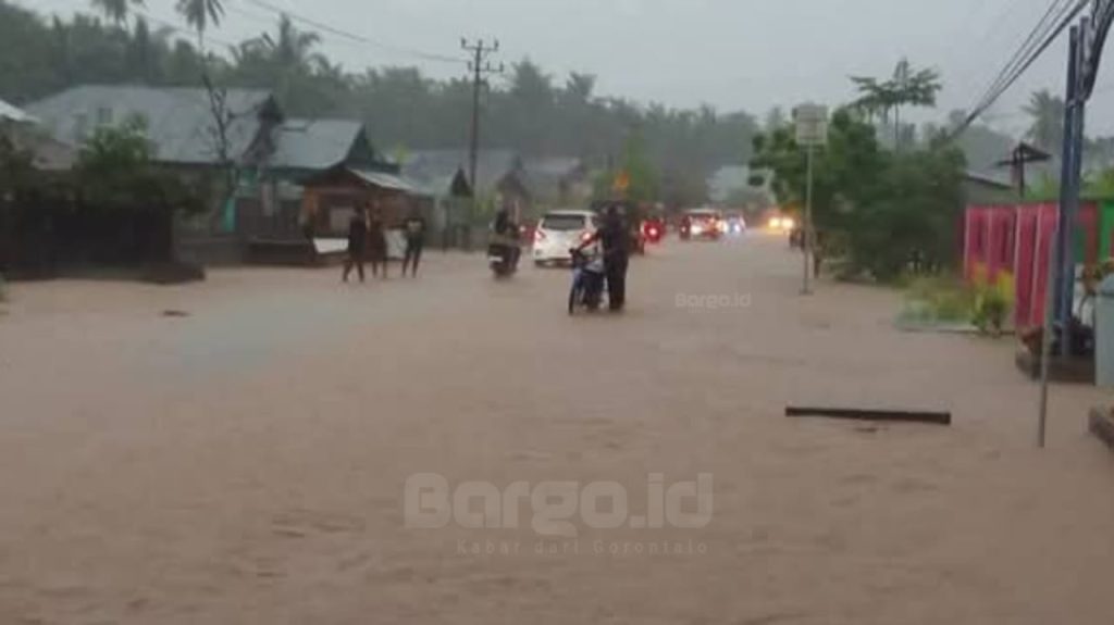 Banjir di Paguat Rendam 9 Desa, Tim Gabungan Lakukan Evakuasi