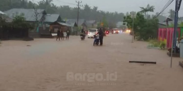 Banjir di Paguat Rendam 9 Desa, Tim Gabungan Lakukan Evakuasi