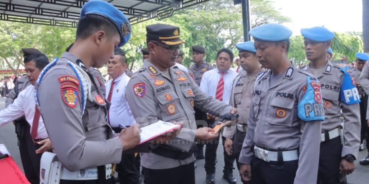 Cegah Penyalahgunaan, Wakapolda Gorontalo Brigjen Simson Zet Ringu Periksa Senjata Api Personel