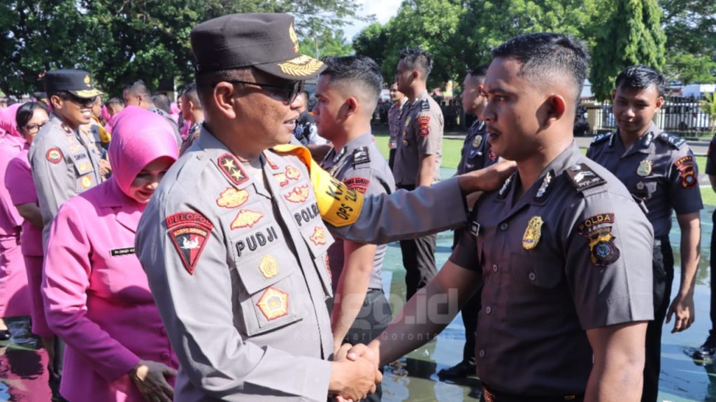 165 Personel Polri dan PNS Polda Gorontalo Naik Pangkat, Ini Harapan Kapolda Irjen Pudji Prasetijanto Hadi
