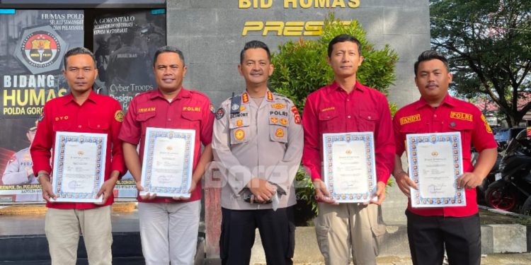 Humas Polda Gorontalo Diganjar Penghargaan atas Inovasi dan Dedikasi Kerja