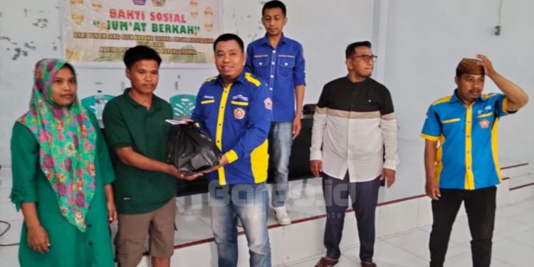 Bantuan Sembako Penambang Lokal, Warga Patilanggio Antusias Sambut Program Jumat Berkah