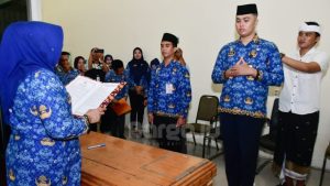 Dua PNS Baru Dinas Perhubungan Pohuwato Diambil Sumpah oleh Wabup Suharsi Igirisa