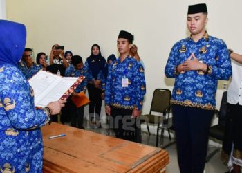 Dua PNS Baru Dinas Perhubungan Pohuwato Diambil Sumpah oleh Wabup Suharsi Igirisa