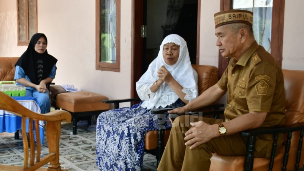 Bupati Pohuwato Sampaikan Belasungkawa ke Rumah Duka Almarhum Noldi Badu