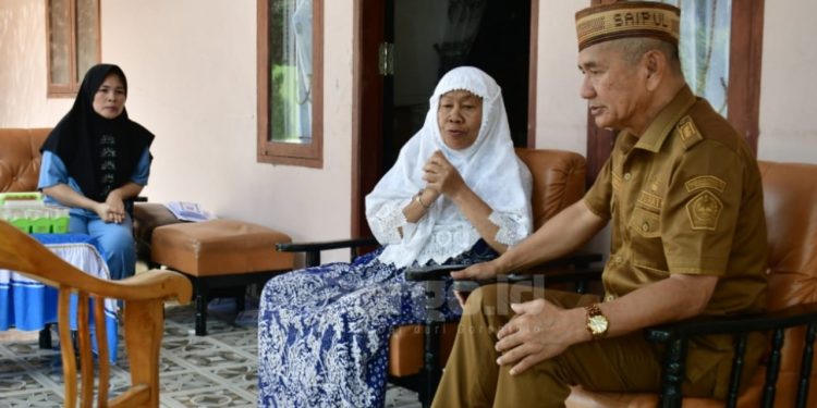 Bupati Pohuwato Sampaikan Belasungkawa ke Rumah Duka Almarhum Noldi Badu
