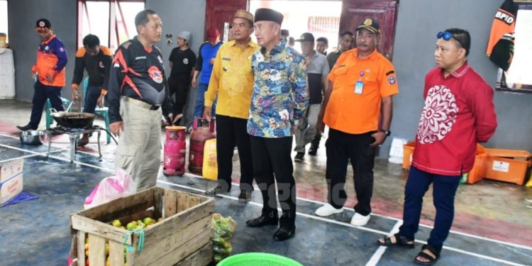 Kunjungi Dapur Umum, Bupati Saipul Mbuinga Tegaskan Komitmen Bantu Korban Banjir Popayato