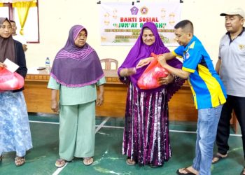 Jum’at Berkah di Patilanggio, Rakyat Penambang dan Karang Taruna Salurkan Bantuan