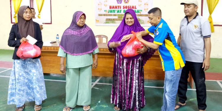 Jum’at Berkah di Patilanggio, Rakyat Penambang dan Karang Taruna Salurkan Bantuan