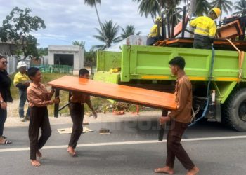 Bantuan Meja Dan Bangku Pani Gold Project Lancarkan Makan Siang Bergizi