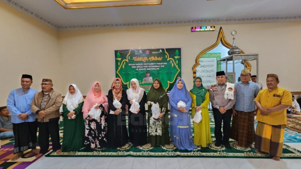 Hadir Di Peringatan Isra Mi’raj, Warga Desa Di Buntulia Terima Bingkisan Pani Gold Project