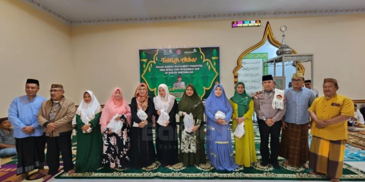 Hadir Di Peringatan Isra Mi’raj, Warga Desa Di Buntulia Terima Bingkisan Pani Gold Project