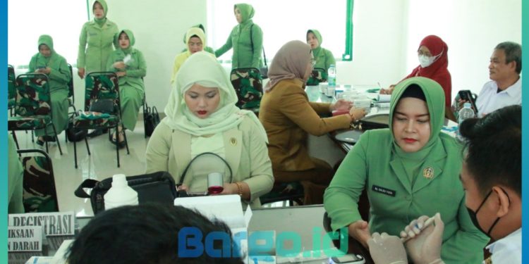 Peduli Sesama, Persit KCK Cabang LXXV Kodim 1316/Boalemo Gelar Donor Darah di HUT Ke 79
