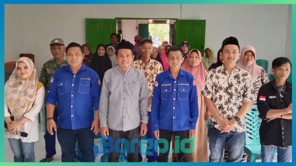 Karang Taruna Pohuwato dan Penambang Rakyat Berbagi dalam Jum’at Berkah di Desa Bulangita