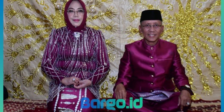 Wabup Pohuwato Iwan S. Adam Dikukuhkan Secara Adat Lewat Prosesi Moloopu