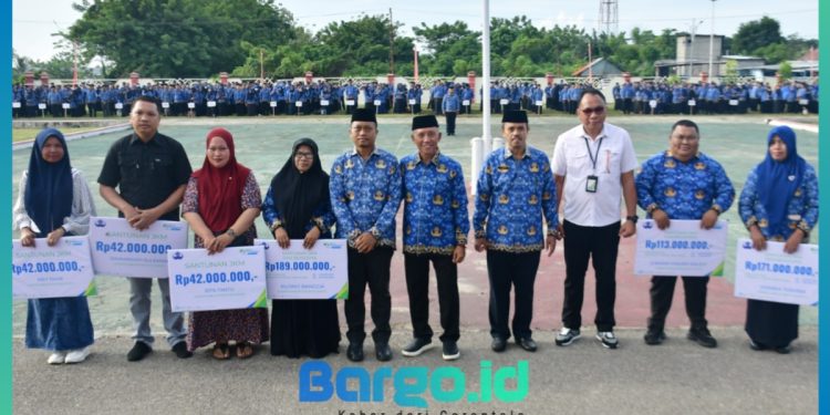 Apel Korpri, Wabup Iwan Adam Serahkan Santunan dan Beasiswa untuk Keluarga ASN Meninggal Dunia