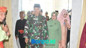 Pangdam XIII/Merdeka Kunjungi Gorontalo, Disambut dengan Adat Mopotilolo