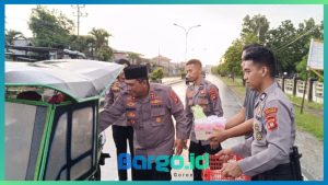 Tebarkan Keberkahan di Bulan Ramadhan, Polres Pohuwato Berbagi Takjil kepada Masyarakat
