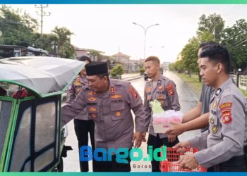 Tebarkan Keberkahan di Bulan Ramadhan, Polres Pohuwato Berbagi Takjil kepada Masyarakat