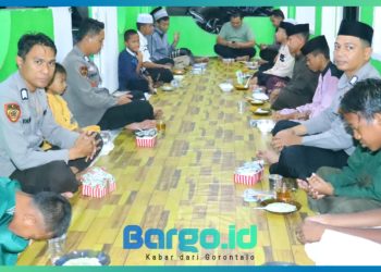 Berbagi Kebahagiaan di Bulan Ramadan, Kapolres Pohuwato Buka Puasa Bersama Masyarakat dan Santri