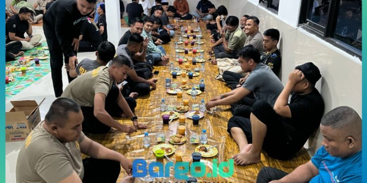 Pererat Silaturahmi, Polres Pohuwato Bagikan Takjil Gratis Setiap Hari Selama Bulan Ramadhan