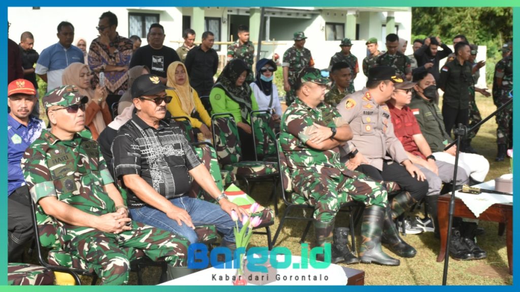 Danrem 133/NW Hadiri Penanaman Padi Gogo dan Jagung di Lahan Pertanian Kodim 1316/Boalemo