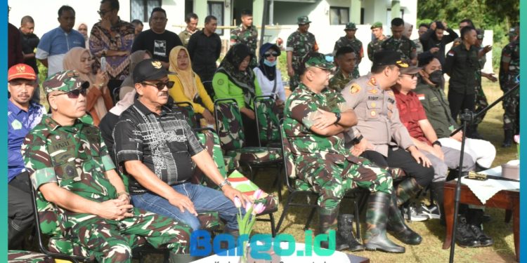 Danrem 133/NW Hadiri Penanaman Padi Gogo dan Jagung di Lahan Pertanian Kodim 1316/Boalemo